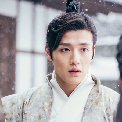 skhaneuly's tweet photo. #NewProfilePic https://t.co/VSx61AyzUA