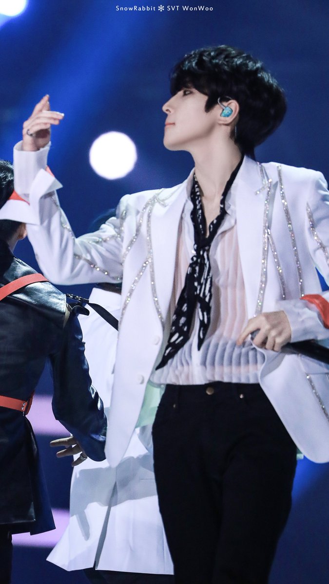 SnowRabbit_ww's tweet photo. 181225 가요대전
#WONWOO #원우 #세븐틴 #SEVENTEEN 
@pledis_17 https://t.co/GJIQoPdroS