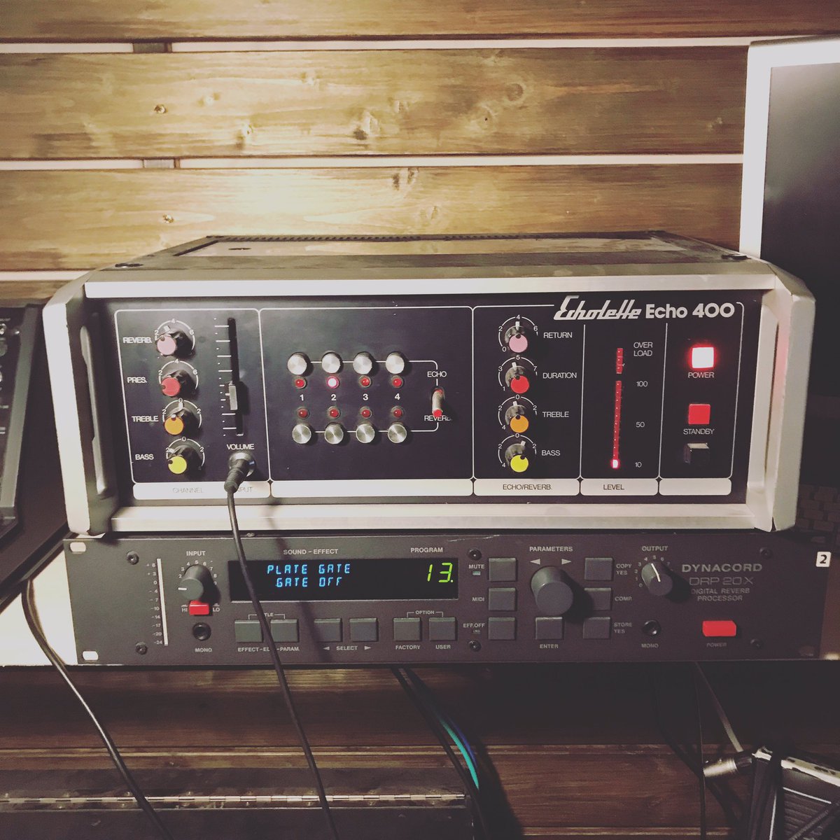 JonasVerwijnen's tweet photo. Mixing new @theparrotsband single for @heavenlyrecs and lots channels thru this beast #echolette #echo400 🔊⚫️🎛 thanks to James Minzly engineer assistance. #theparrots 🦜 #heavenlyrecordings 🎼 https://t.co/lGbohg88HY