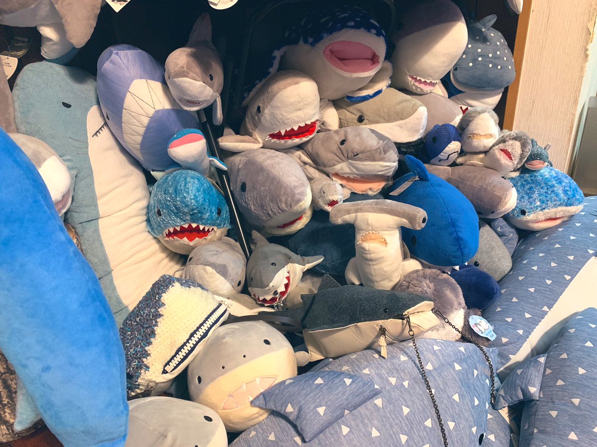 IKEAのサメのぬいぐるみが話題になっていますので、ここでサメのグッズ
