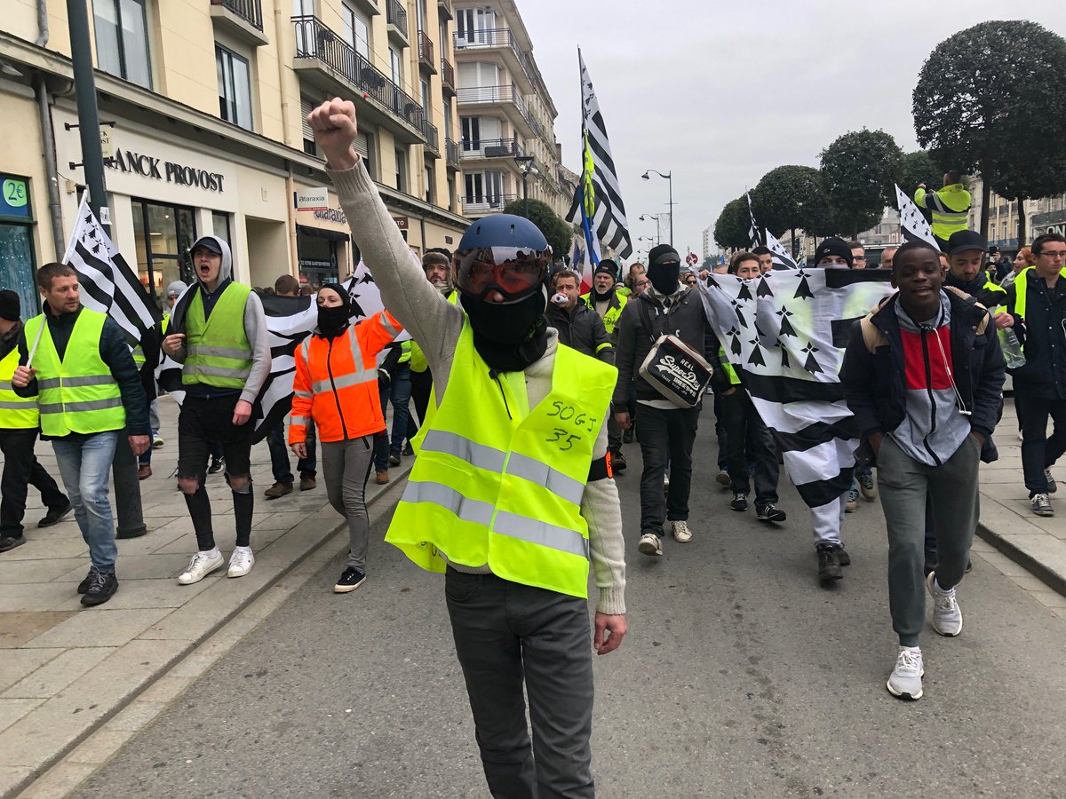 Ouest France 35 On Twitter Environ 250 Gilets Jaunes