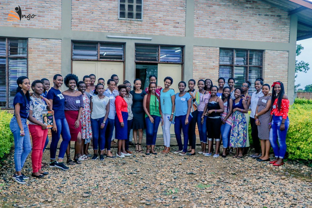 IngoMagazine's tweet photo. Avec pour thème "La vie après l'école secondaire", l’initiative #SistersInSuccess a organisé ce weekend du 28-29/12 un camp qui réunit les finalistes de l'école secondaire ainsi que les nouvelles diplômées dans les enceintes du Lycée SOS de @MairieBuja au #Burundi. https://t.co/jabYdU9eob