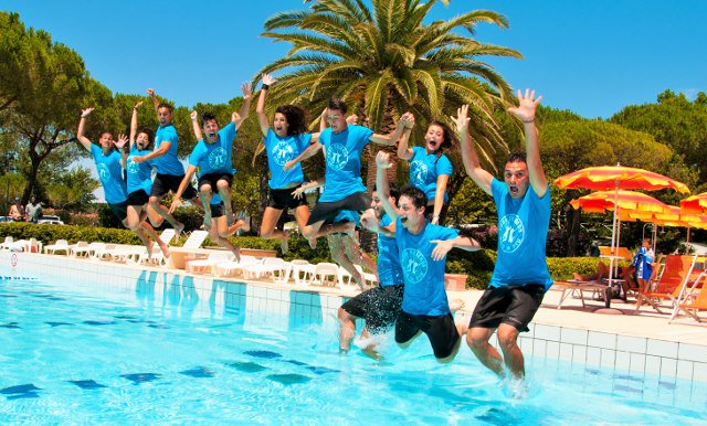 Wereldwerk's tweet photo. Of @Wereldwerk #goedevoornemens heeft? Jazeker! Ook in 2019 zorgen we  weer voor de leukste #zomerbanen en #winterbanen in het buitenland!  #vakantiewerk #vakantiewerkinhetbuitenland. https://t.co/bjMmrpqqoi