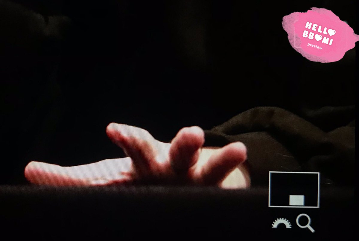 hello_bbomi's tweet photo. 181229 고양 팬사인회
얼굴은 ❓
손가락은 리듬타🎹
#GOT7 
#재범 
#JB
#갓세븐 
#Miracle https://t.co/9DJ4WaNSRp