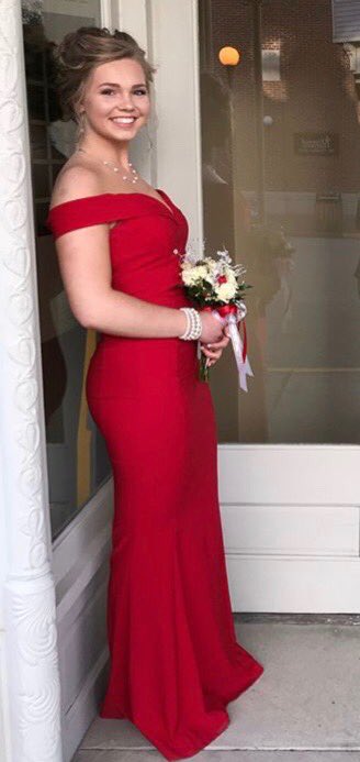 ClaytonGray8's tweet photo. Happy 19th ⁦@emmajoygray⁩ 🎂 https://t.co/VvVuOexqcD