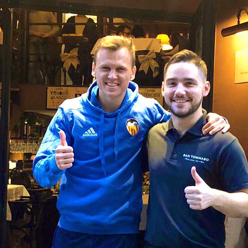 SANTOMMASO3's tweet photo. Encantados con la visita de Denis Cheryshev, el futbolista  ruso que juega como extremo izquierdo en el @valenciacf . 
¡Gracias por elegirnos amigo!
#valenciacf #amuntvalencia #somvcf #futbol #aldeportelegustasantommaso #vcf #mestalla #santommaso #top #italianfood  #pasta #pizza https://t.co/wnaQ8M4MD4