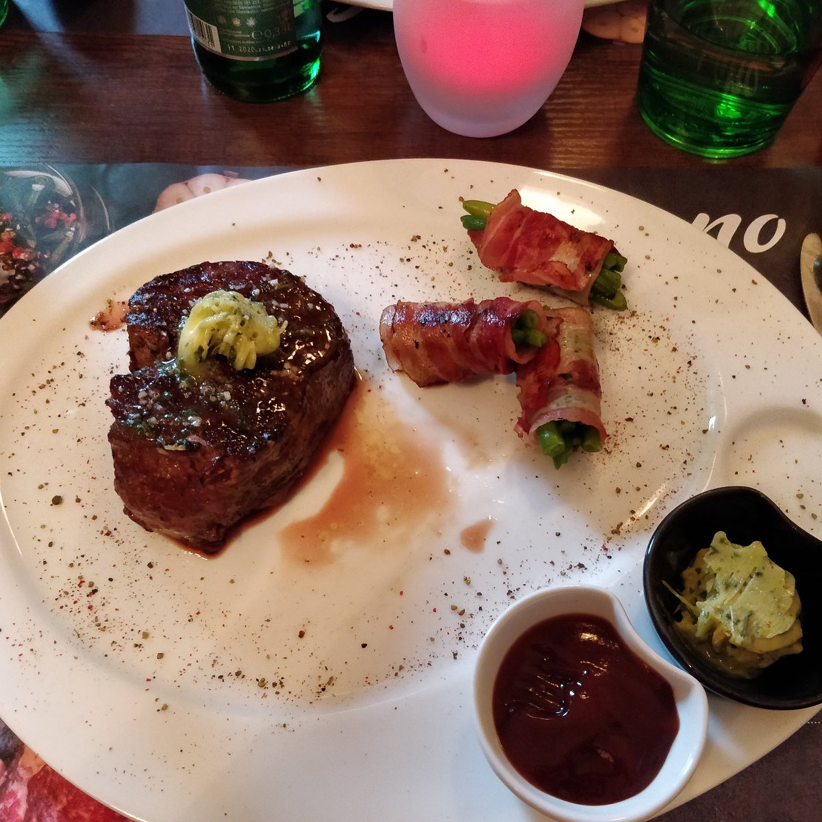 Paddypadpad's tweet photo. Gerade fein mit Mama essen gegangen. 😁
#bestemama https://t.co/2yDt7AB14k