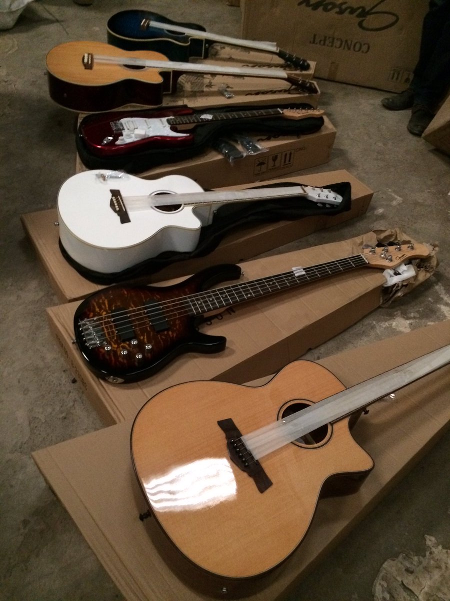 wallraks's tweet photo. Selling guitars on auction @ksh. 5,000- ksh. 12,000 a piece. All from Classic to electric. Mark Maasai @CoridoKE #coridomarketplace #SaturdayMotivation #presidentroundtable #kenya #nairobi #PresidentialRoundTableKE https://t.co/f92eTfT5fT