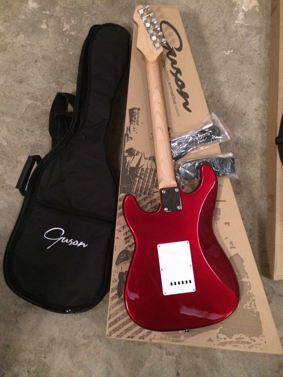 wallraks's tweet photo. Selling guitars on auction @ksh. 5,000- ksh. 12,000 a piece. All from Classic to electric. Mark Maasai @CoridoKE #coridomarketplace #SaturdayMotivation #presidentroundtable #kenya #nairobi #PresidentialRoundTableKE https://t.co/f92eTfT5fT