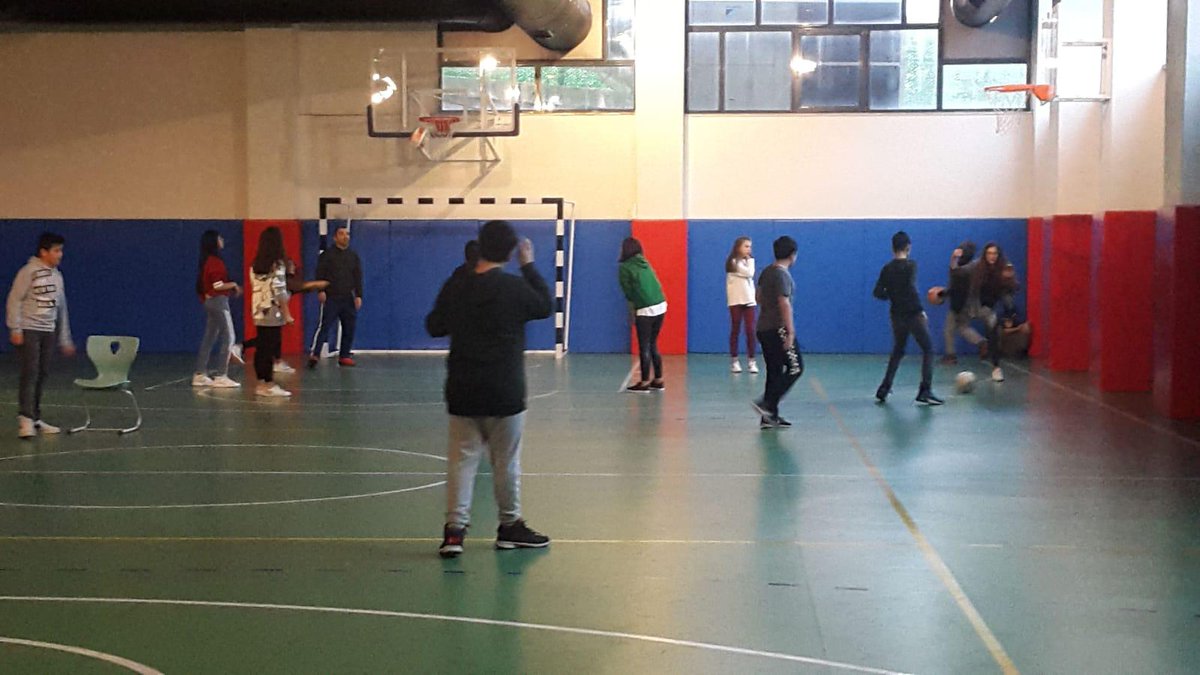 UgurCekmekoy's tweet photo. 7.Sınıflarımız sınava hazırlık dersi sonunda u-coach öğretmenleri ile stres attılar. #çekmeköyuğurokulları #ucoach #utiger #usports https://t.co/X4EZMYYbrI