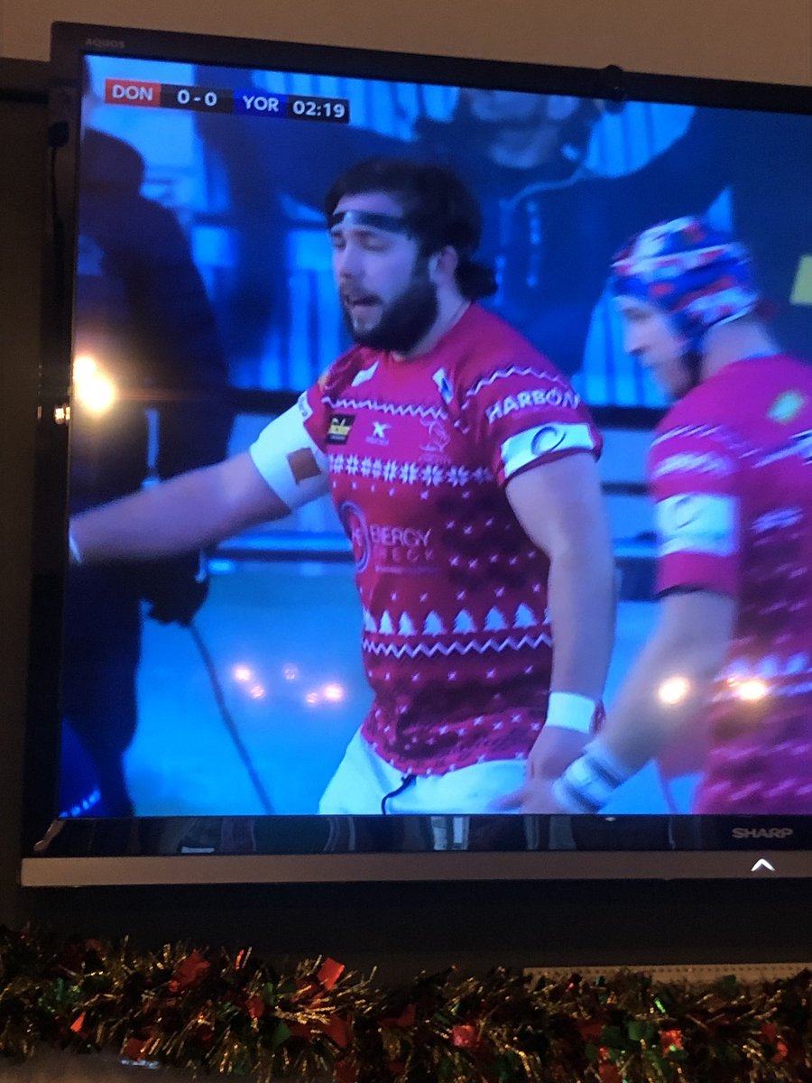 SheffTigersRUFC's tweet photo. Looking good @bomberhislop !
Like the Christmas shirts ..... And Christmas hair 💇 💇 👀👀 https://t.co/MHJNnL9Ug2