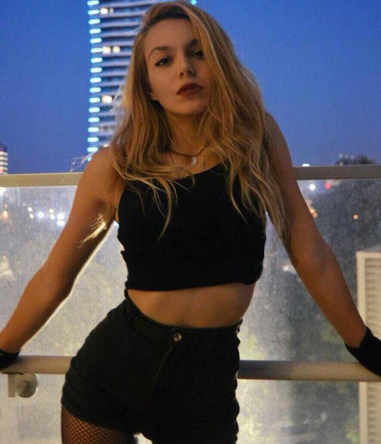 AbasizDicle's tweet photo. oturup konuşsaydık gecerdi belki her şey başını alıp gitmek sevdaya dahil degil   0541 890 67 34       #Bilecikescort https://t.co/zlvt7Ncd3P