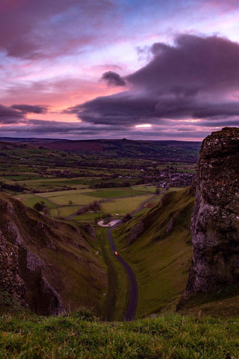 Garrett_Design's tweet image. Yesterday’s sunrise at Winnats Pass 🌄 #peakdistrict #winnatspass #nature #sunrise #photography #Derbyshire
