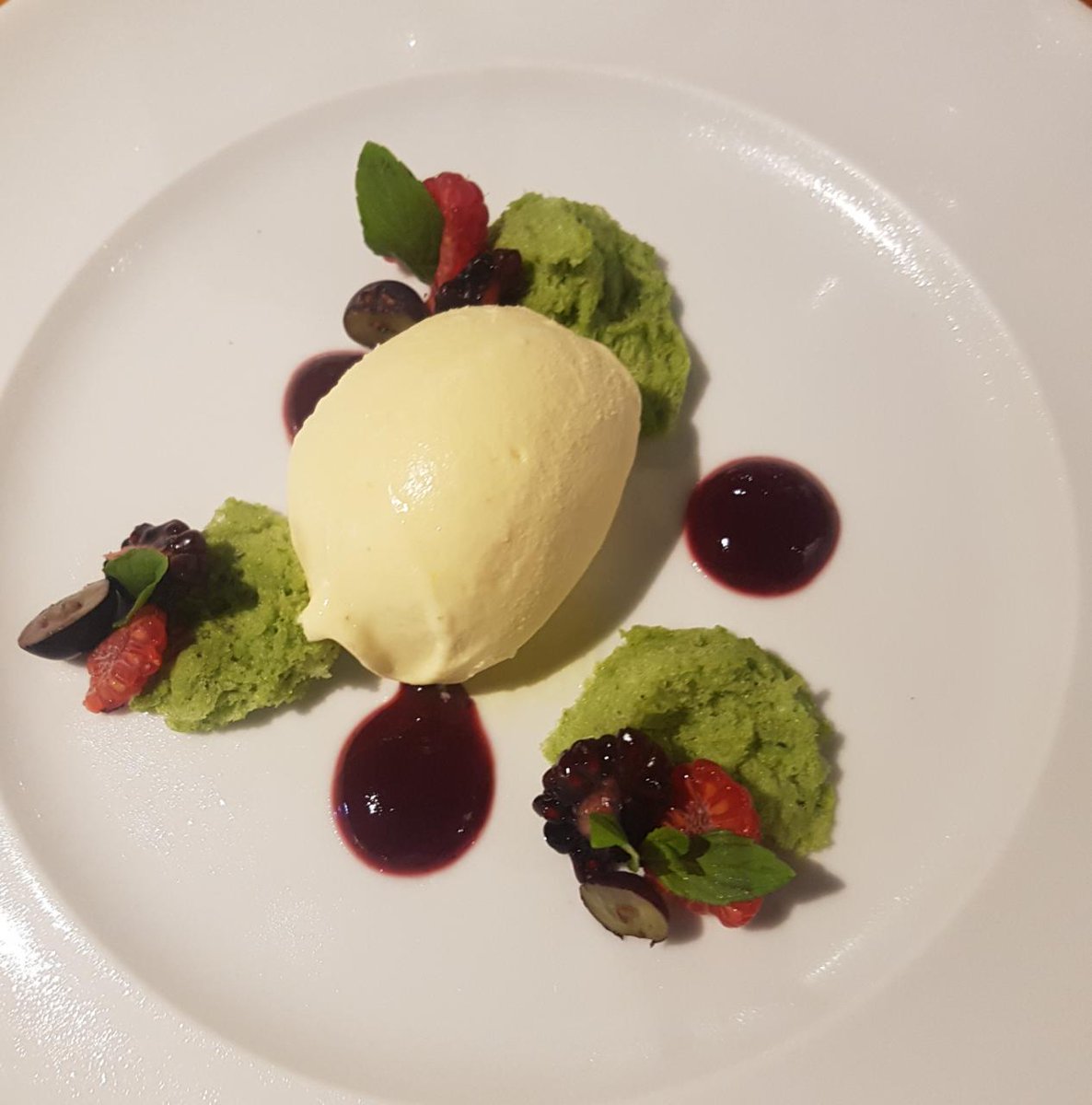 OlasAltasSuites's tweet photo. Saffron Home-made Ice-cream or Apple Beignets. Or both? 😋 Remember you have 20% discount as our guest! #Foodie #AzafranPV https://t.co/9RYsRpznbR