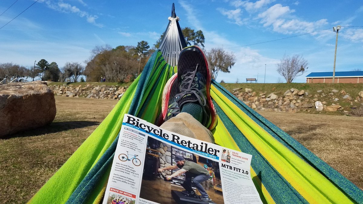 KoalaBottle's tweet photo. Clear skies and mere days until 2019, a good time to catch up with @BicycleRetailer and think about the new year. #cycling #planningfor2019 https://t.co/jp0yG2rfre