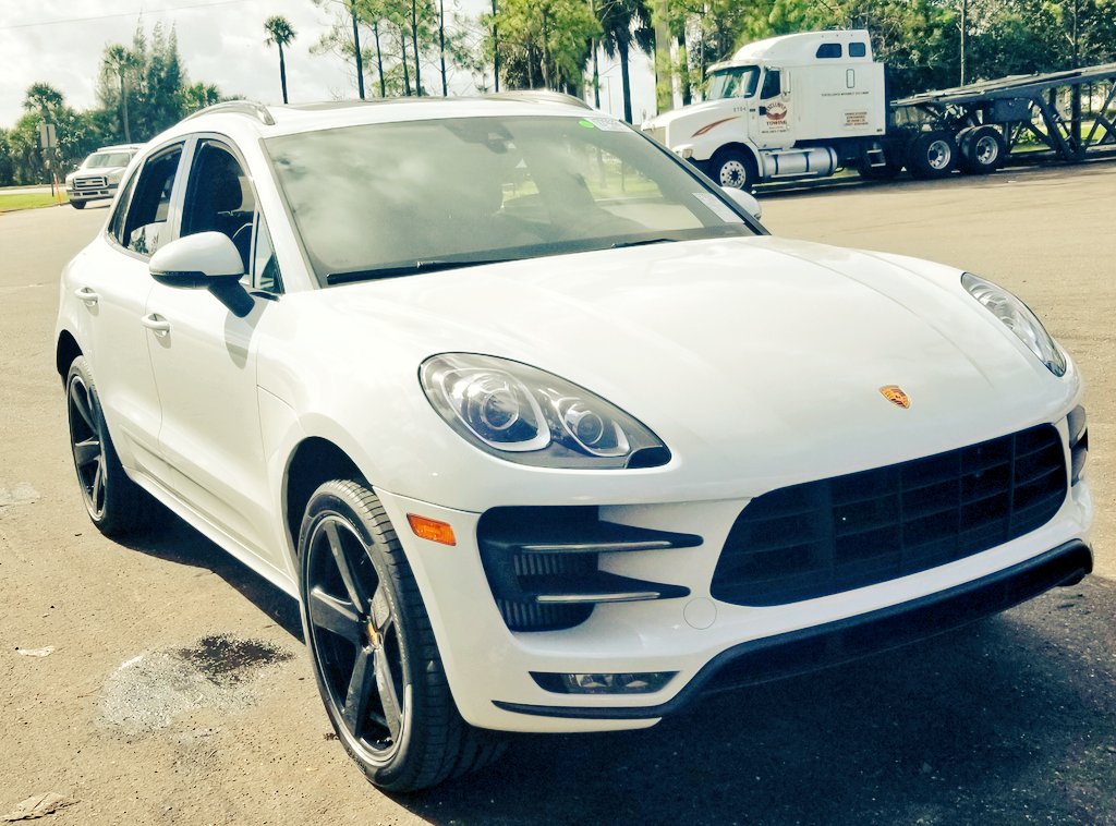 MillzAuto's tweet image. She's pretty in person.. #SnowWhite @Porsche @Manheim_US