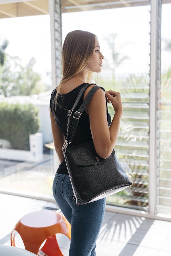 SvalaCo's tweet photo. The Svala convertible Gemma bag made from luxurious and durable Italian vegan leather - use it as a purse or a backpack by easily adjusting the straps 🖤
#veganfashion #sustainablefashion #svala #vegan https://t.co/5CdigwMG6E