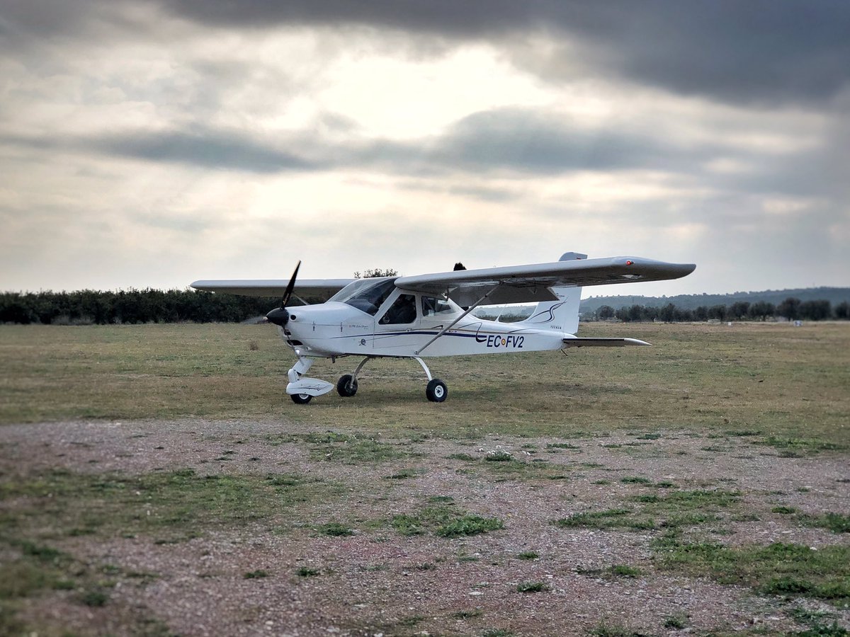 juliengerbi's tweet image. Heel and toe didn’t work on that one... #upintheair #airplane #flyinglessons