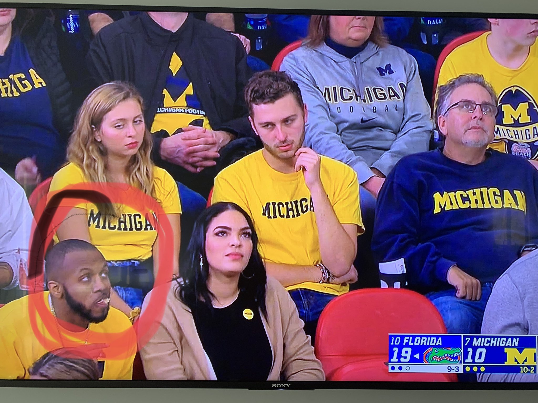 Dvm3h3cVAAAMHYm.jpg:large