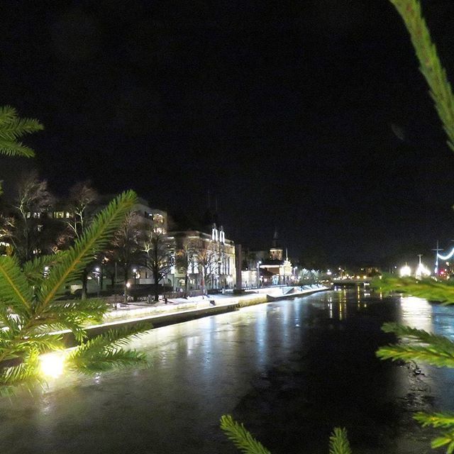 tuulaslife's tweet photo. Turku by night 🌟 Aurajoki 🌟
Ensin teatterissa, sen jälkeen pizzalla.
First in the theater, then on the pizza.
#turunkaupunginteatteri #tkteatteri
#turkutrilogia #varissuo #then #pizza #pubniska #kuva #näkymä #teatterisilta #river #aurajoki #visitt… https://t.co/tsxf5CcsHD https://t.co/gqBLJPNg2U