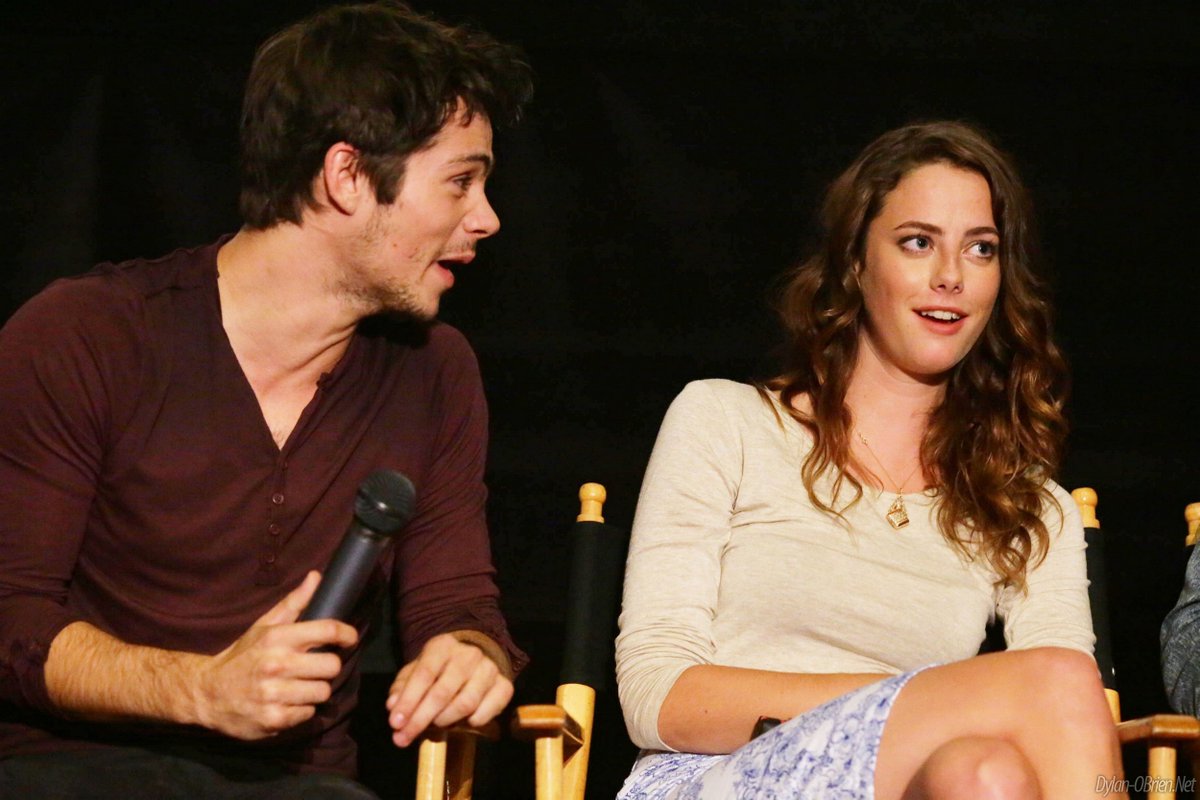 Alex_Kaczk's tweet photo. #DylanOBrien et #KayaScodelario à la "Q&A" animée par #JaredEng après la "fan screening" du film #TheMazeRunner de 20th Century Fox et présentée par Just Jared , au AMC Century City 15 , à Century City , Los Angeles , en Californie , le 22 août 2014 🙂 https://t.co/u2VciK5pJQ