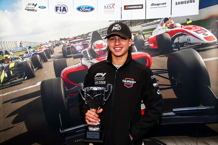 BritishF4's tweet image. Next in our #BritishF4 #MomentsOfTheSeason countdown is @JammaSharp picking up the Driver's Choice Award at the @Brands_Hatch finale! 🏆

#FordPerformance | #EcoBoost