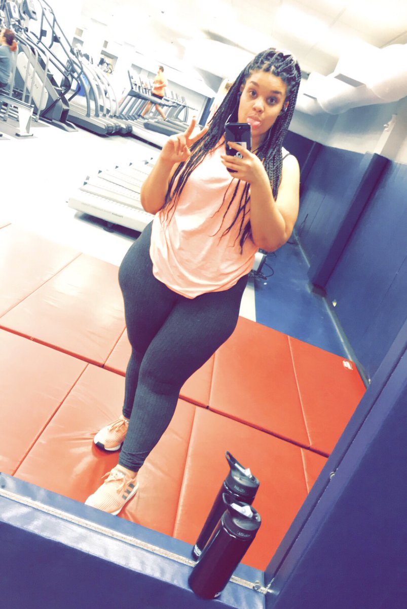 desinoel__'s tweet photo. Dec 17 👉🏾 Dec 18 

A year ago today, I decided to make a change to better myself. This change has been challenging but the most rewarding experience of my entire life. 

Since, I have lost 135 pounds through clean eating, portion control, and exercise. Consistency is key. 💪🏾 https://t.co/vqQ6eSsbFF