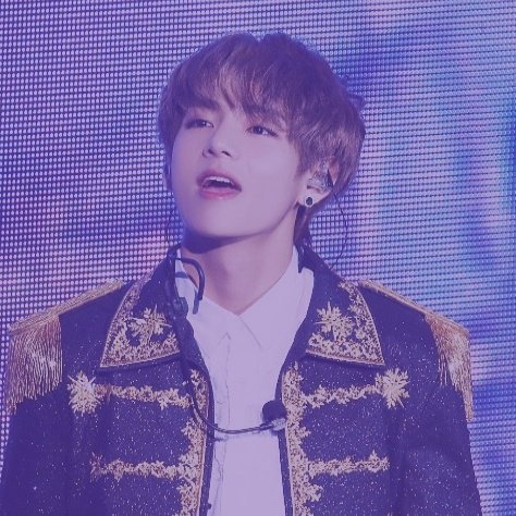 byunstresor's tweet photo. Te deseo lo mejor!!!💜👑
#뷔생일ㅊㅋ #HAPPYVDAY #SingularityDay https://t.co/nLnurWL88R