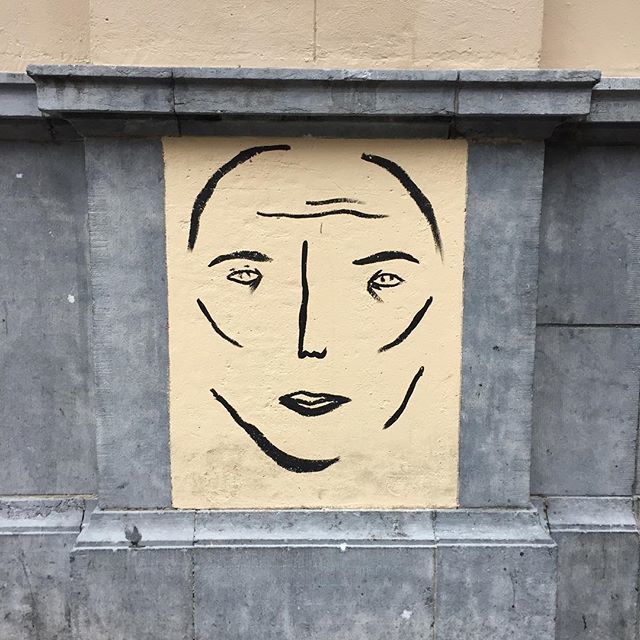 komalibxl's tweet photo. Crush of the Day #streetsofbrussels #Borgwal https://t.co/GtHKt4yzQL https://t.co/PjFg2z5109