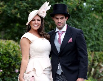 MirrorCeleb's tweet photo. Kelly Brook dropped two dress sizes after boyfriend called her a balloon https://t.co/c4N7Wq0oQN https://t.co/OTfijhVoDL
