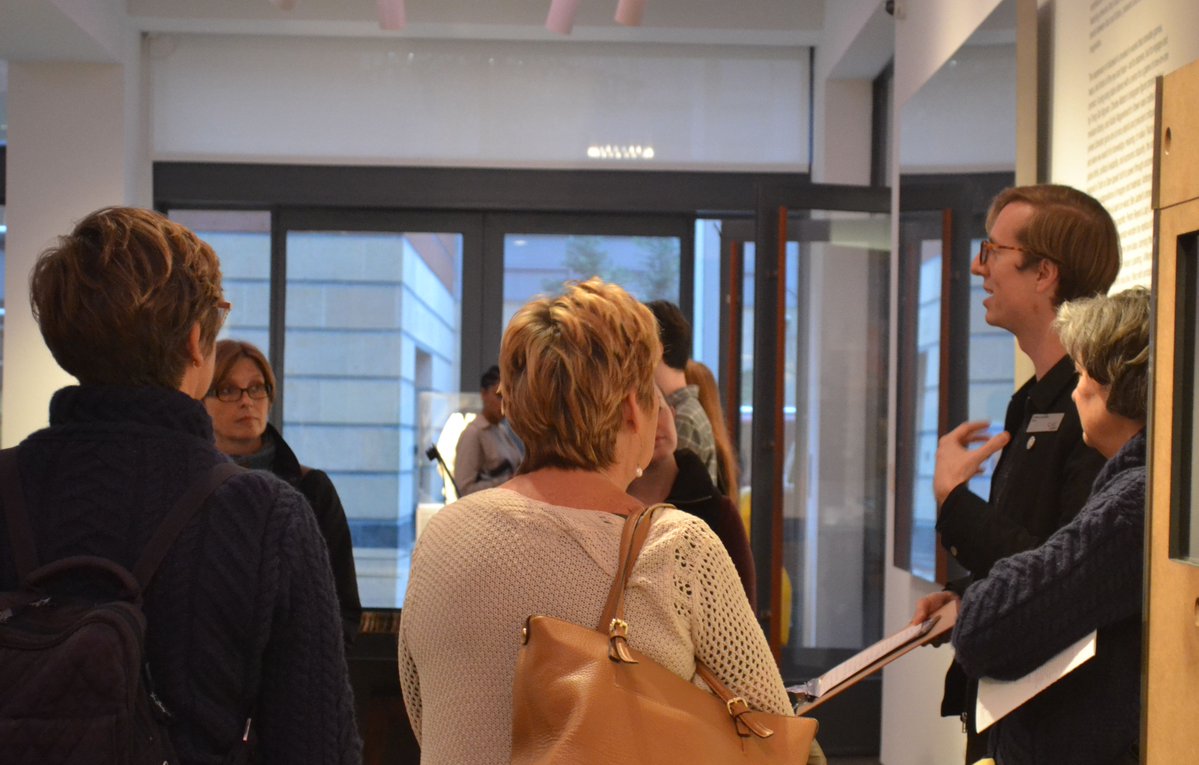 21cCincinnati's tweet photo. Diversify your holiday: join us for CAC@21c: a #free docent-led tour of us & @CincyCAC today. Meet at 21c's front desk at 5pm for your recommended daily dose of #contemporaryart. #finalfriday #firstdateidea #justfriends #WINTERinCINCY https://t.co/U20a4TA786 https://t.co/nnVwroYNgc