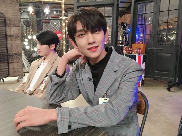 Turtleee_76's tweet photo. Two people who has the same Birthday, Birth month, and Birth year.
One named Kim Taehyung and the other Jisoo/ Joshua Hong.
Two precious human beings which I adore and love. Two people who needs love, care and protection that they deserve.
Happy birthday to you both, LOVE YOU! https://t.co/1jskp2Hc1g