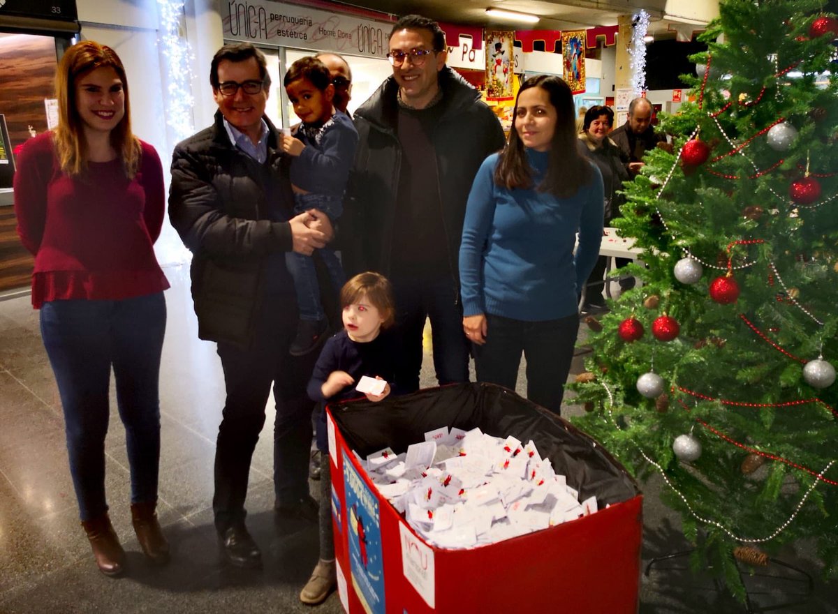 xavifono's tweet photo. Molt bon ambient al mercat de les Bòbiles #Martorell amb els tallers de manualitats i el sorteig de 1.000 euros de Nou Martorell. Enhorabona Sílvia Antun pel premi i gràcies als participants i als botiguers per aquesta iniciativa per dinamitzar el comerç al nostre poble https://t.co/n7NK9O9hBg