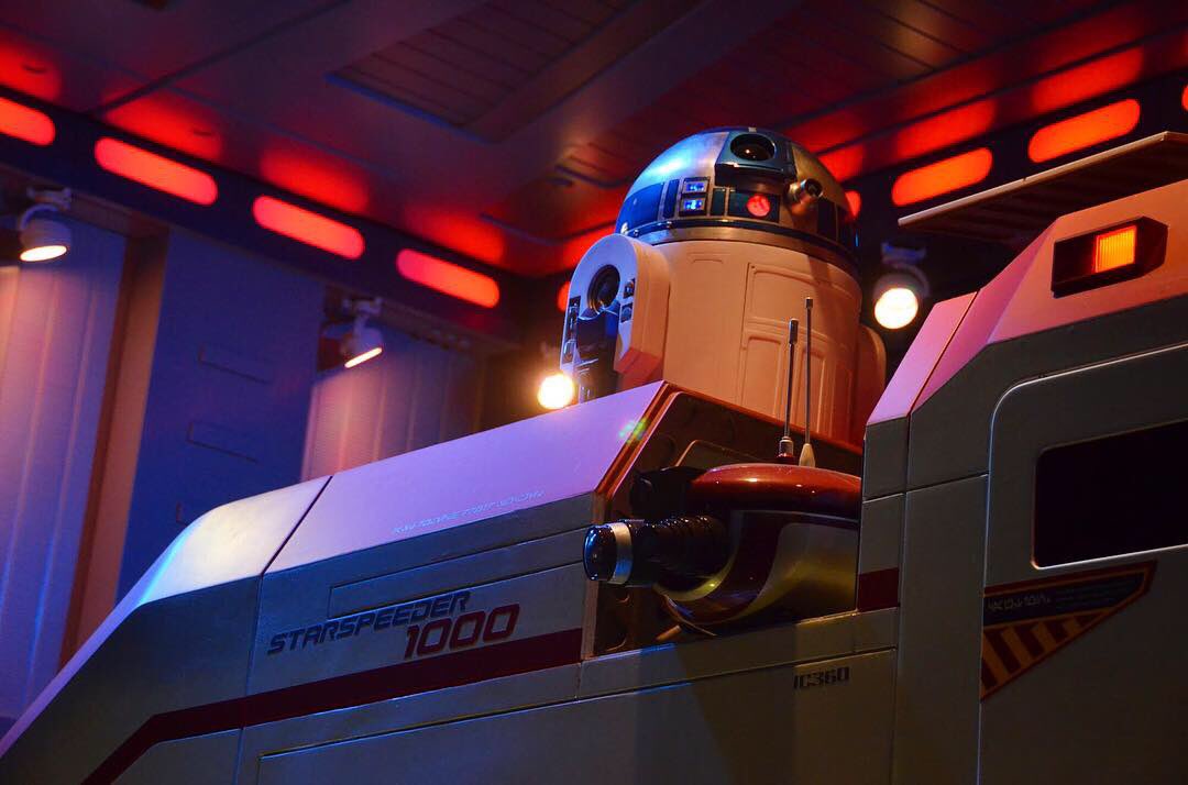 SlugSquadron's tweet photo. •These aren’t the droids you’re looking for •🔴🔵
#startours #starwars #disney #Disneylandparis  #castmember #DLP #starport #c3po #starwarsfan #startrader #r2d2 #astrodroid #droid #castmembers #instadisney #disneygram #disneynerd #lovemyjob #queueline #501st #photography https://t.co/iPYgBEbWx5