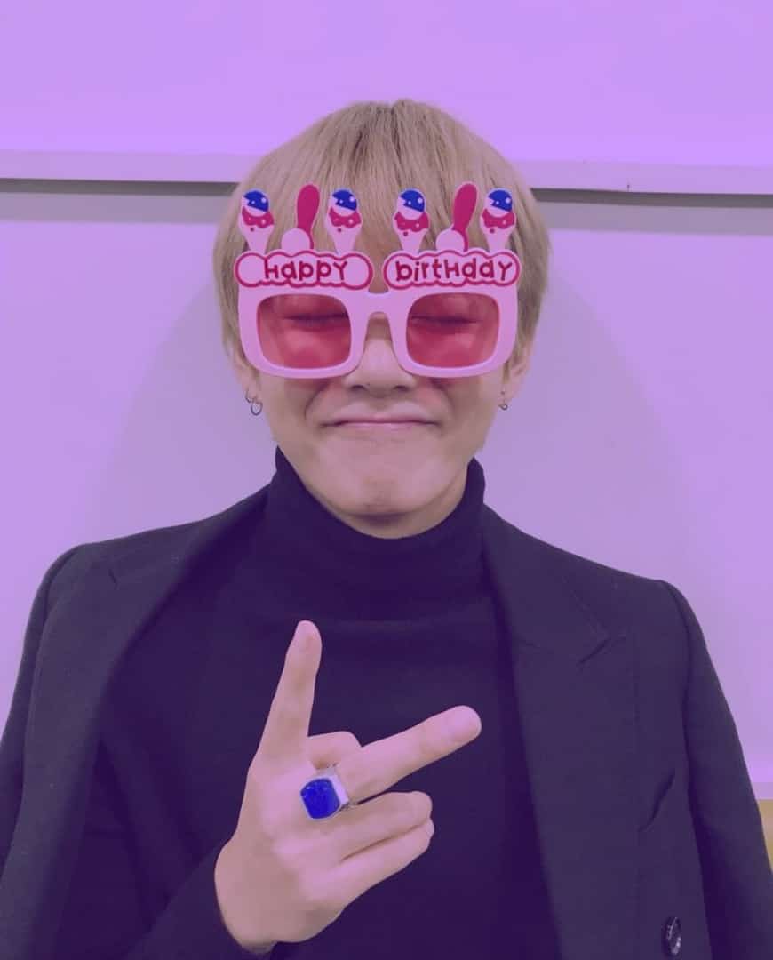 NarahKim's tweet photo. @BTS_twt #kimtaehyung 
#WE_PURPLE_V 
HAPPY BIRDTHDAY https://t.co/4gpPx7HQ5S