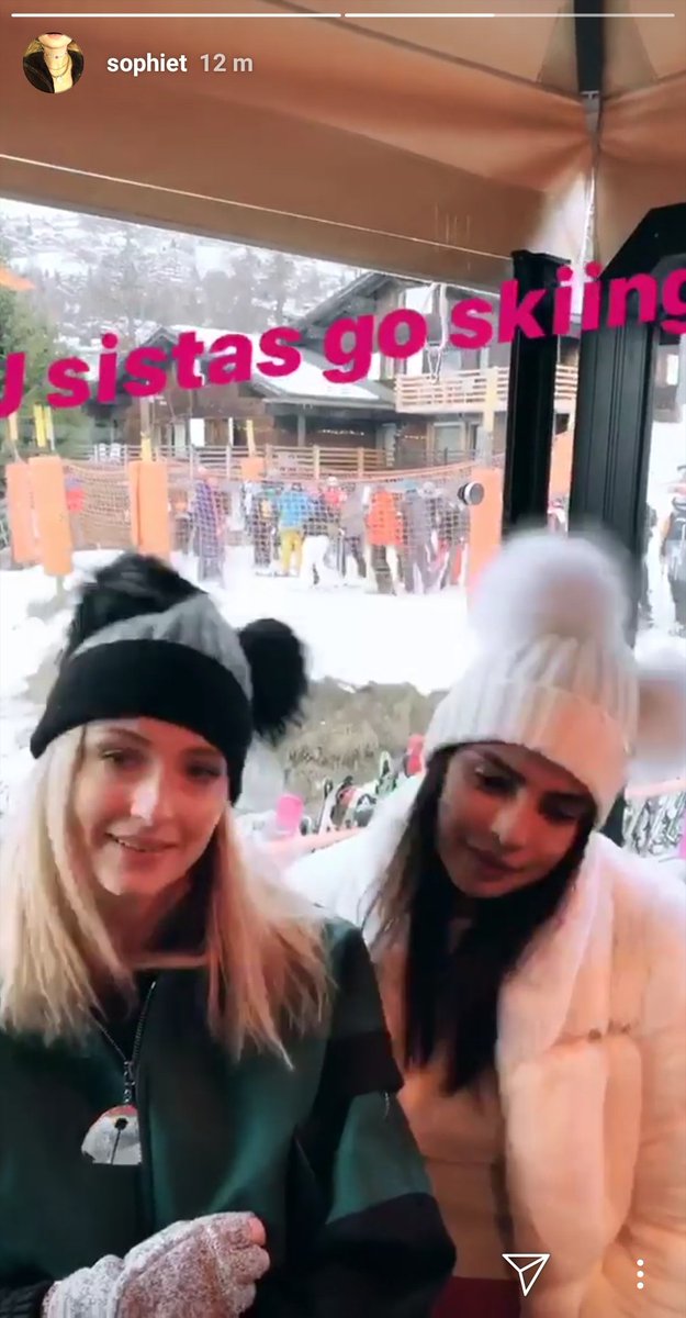 strawbsxjonas's tweet photo. The matching hats though.. @priyankachopra @SophieT #twinning #TheJSisters πππ https://t.co/PzEvC2yiUR