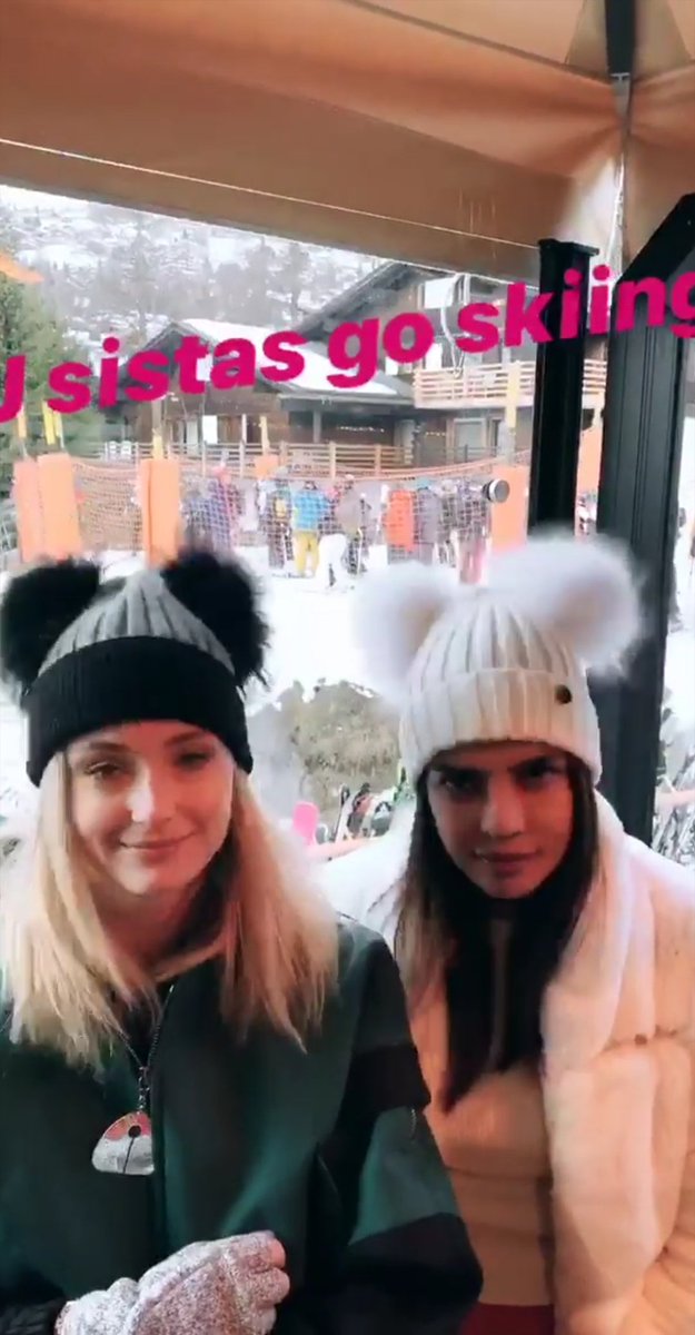 strawbsxjonas's tweet photo. The matching hats though.. @priyankachopra @SophieT #twinning #TheJSisters πππ https://t.co/PzEvC2yiUR