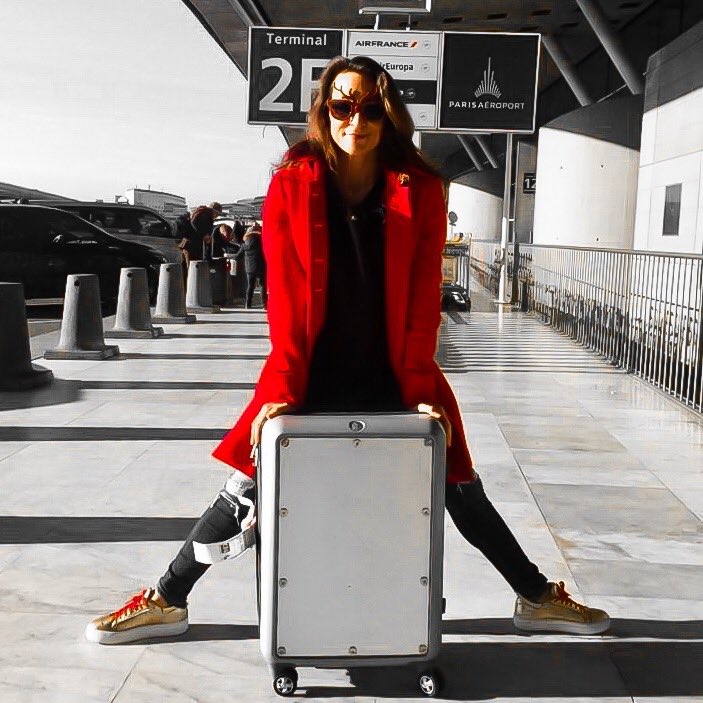 Prontissima per il viaggio di fine anno con il trolley in policarbonato e alluminio Evolution: originale e italiano. La valigeria contemporanea che si fa notare e fa la differenza. #passion #madeinitaly #contemporary #ciakroncato #evolution #travelphotography