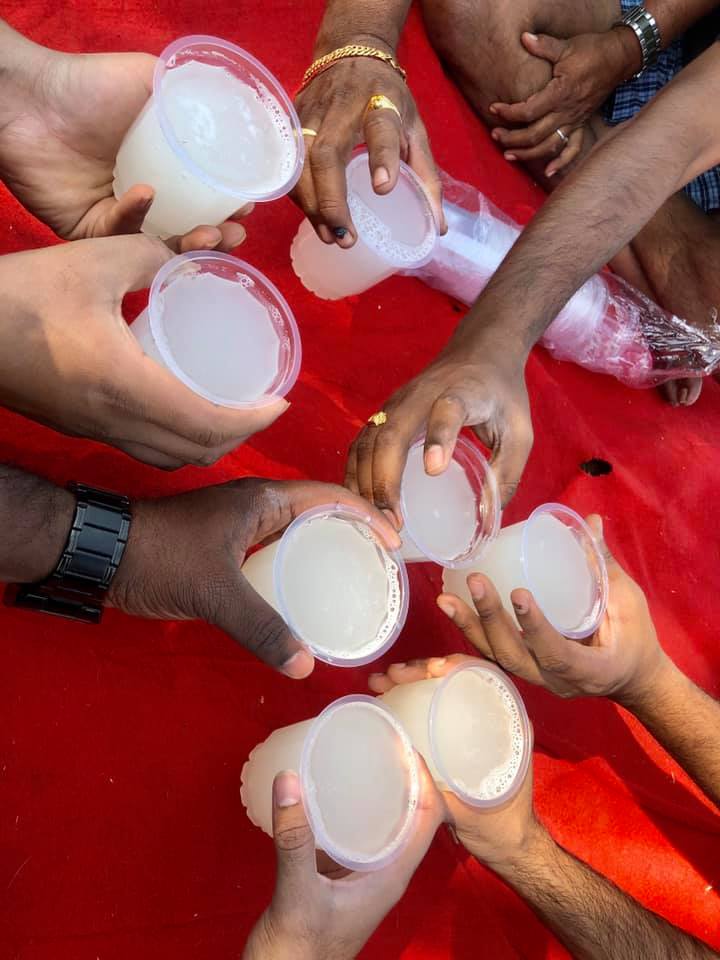 yskanth's tweet photo. కల్లు బాబూ కల్లు, ఫ్రెష్ కల్లు 

(photo: sandeepkumar chiranjeevi) 👌 https://t.co/oRkgn2JcgW