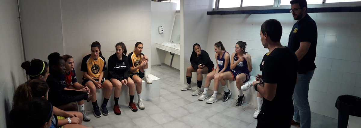 AllStarDONac's tweet photo. Charla pre partido del STAFF @WiboSport 

@jpg7basket 
@RoblesMDavid 
@CoachVillalta 
@POULLINHO 

#IIAllStarSolidario https://t.co/8Fxw2QkwkX