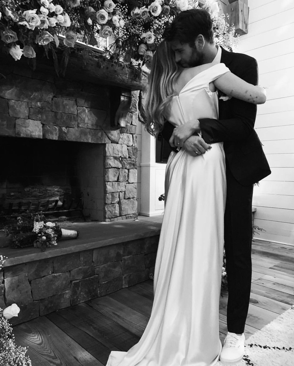 WhatsUpCairo's tweet photo. ‘10 years later’ is what Miley Cyrus captioned her wedding photos with, and we’re just happy for the couple for finally making it after all those years of ups and downs! #HollywoodStars #weddingphotos #Whatsupcairo https://t.co/LKlvhIXQ1s