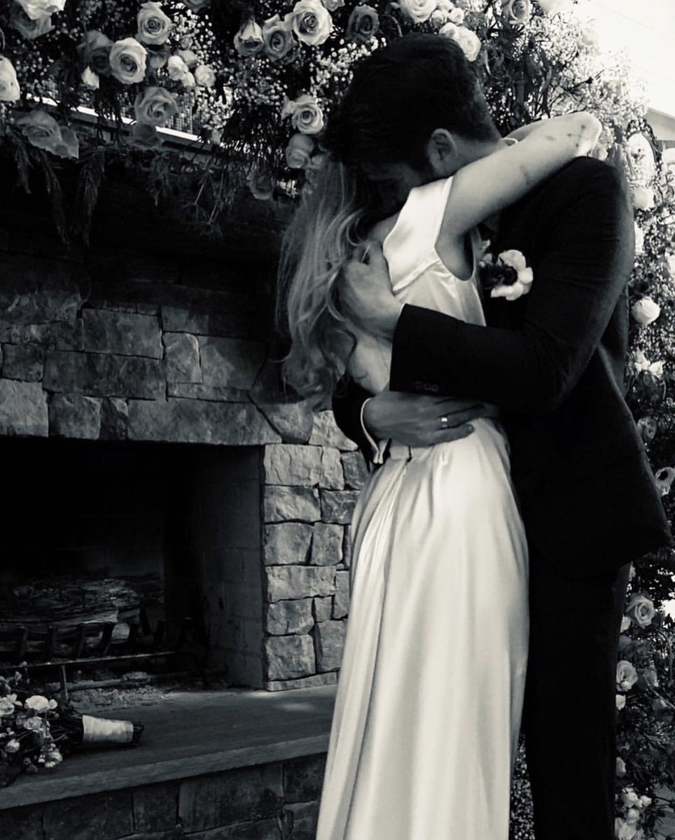 WhatsUpCairo's tweet photo. ‘10 years later’ is what Miley Cyrus captioned her wedding photos with, and we’re just happy for the couple for finally making it after all those years of ups and downs! #HollywoodStars #weddingphotos #Whatsupcairo https://t.co/LKlvhIXQ1s