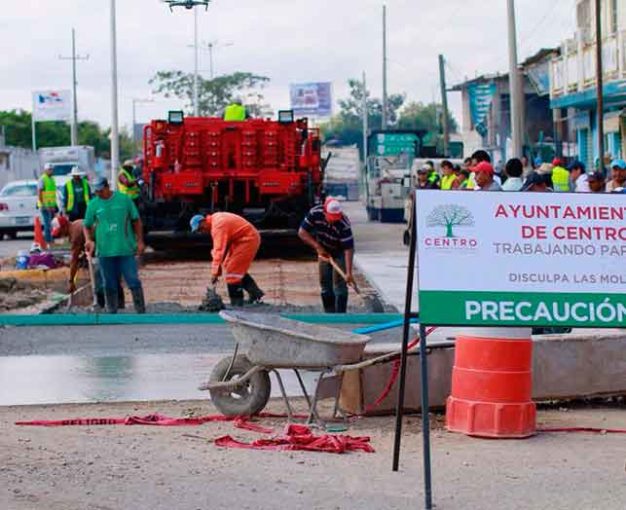 DiarioDeTabasco's tweet photo. #Villahermosa | Repavimenta Dragón 60 mil m2 en solo dos meses en @OficialCentro https://t.co/iZw0JUN0Oo https://t.co/0cau0rsDOa