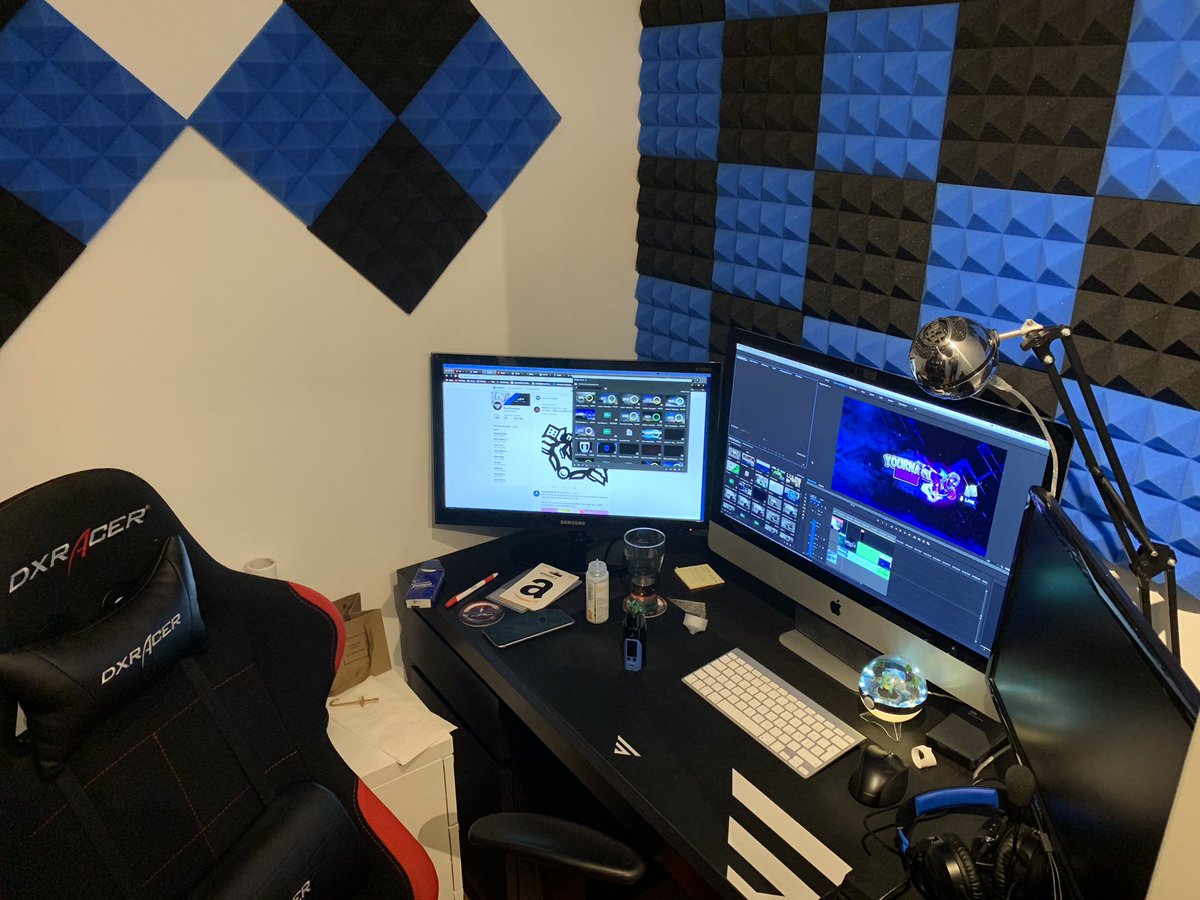 SeanGraphicx's tweet photo. Live from my Office https://t.co/64iC9oQ5E3