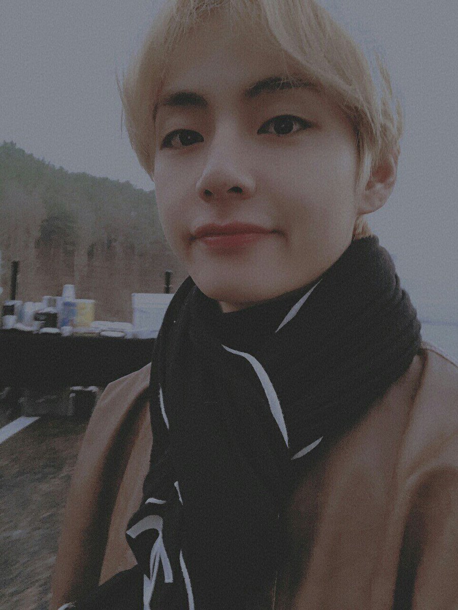 tran_hyung's tweet photo. - Happy birthday Kim Taehyung, chàng trai của tôi sinh nhật an nhiên, vui vẻ, hạnh phúc. Mỗi ngày, mỗi phút hãy cho ARMY tụi em thấy được nụ cười xinh đẹp của anh nhé!! I purple Taehyung 💜

#WE_PURPLE_V 
#BTS 
#방탄소년단 
#taehyung 
#HAPPYVDAY 
@BTS_twt https://t.co/6x6Fr058G3