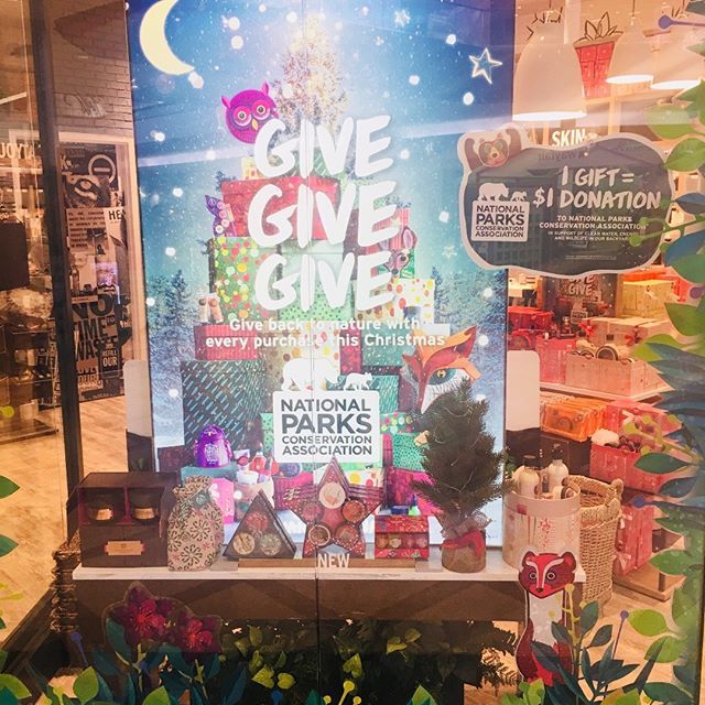 WWMMPro's tweet image. One of the most attractive shopping windows this holiday season-The Body Shop
#christmas #holidaymakeup #holidaybeauty #holidaybeautyblitz #thekiergroup #beauty #thebodyshop bit.ly/2ESrDao