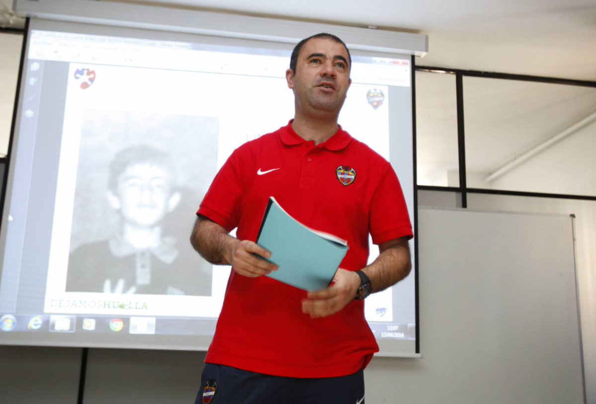 fedi_cv's tweet photo. En Tenis de Mesa el histórico jugador del Levante UD, Óscar Ponce, se proclamó Campeón Autonómico en Competición. Su compañero de equipo, Sergio Martín Jovani, hizo lo propio en categoría Habilidades Deportivas. Recibieron sus diplomas en la Gala.
#LevanteEDI
@GVAculturesport https://t.co/KcEd6mIcr3
