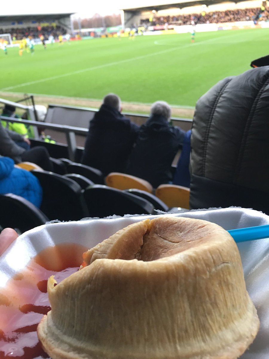 dominicw16's tweet image. Top pie at the Pirelli today. Chicken Balti. Lovely texture and more than enough filling. Apologies if the ketchup offends anyone. Didn’t need it, rookie error. Other than that a great pie experience. 9/10 #piereview