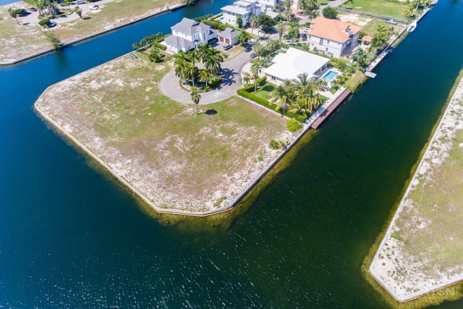 InfoCrighton's tweet image. Land for Sale! 
Crystal Harbour Canal Lot -b Baccarat Quay
MLS #407546
Fantastic corner canal lot on Baccarat Quay in exclusive Crystal Harbour. 
goo.gl/VY9xBL 

#crightonpropertiesltd  #landforsale
