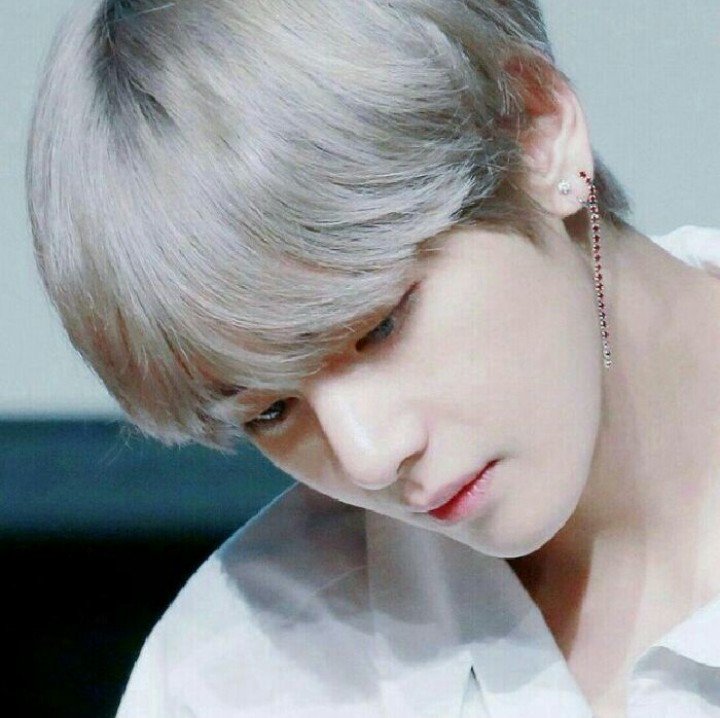 BTSarmmy4's tweet photo. @BTS_twt 생일 축하해. 해마다 성장했습니다. 내년에 행복하게 지내십시오. https://t.co/AI1nBFDdxd